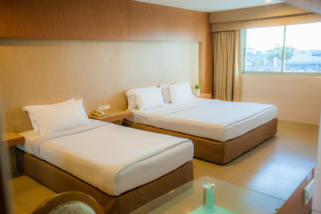 Golden City Rayong Hotel Zewnętrze zdjęcie